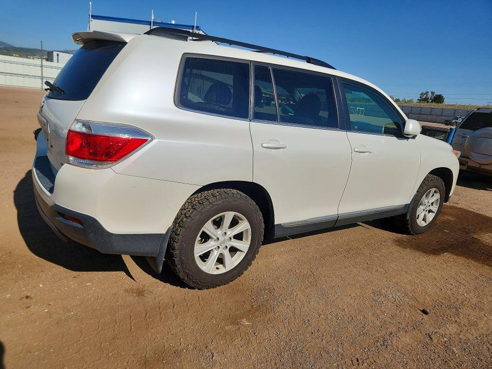 2013 Toyota Highlander VIN 5TDBK3EH1DS220463 COPART salvage auction — UNDERCARRIAGE, CO - DIS/DLR/EXP ONLY CLEAN TITLE, sold $2,800 on 2026-07-27 (photo 3)
