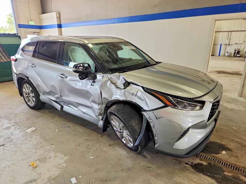 2023 Toyota VIN 5TDXBRCH2PS582270 COPART salvage auction — SIDE, Va - Cert Of Title - Salvage, sold $6,100 on 2026-07-24 (photo 4)