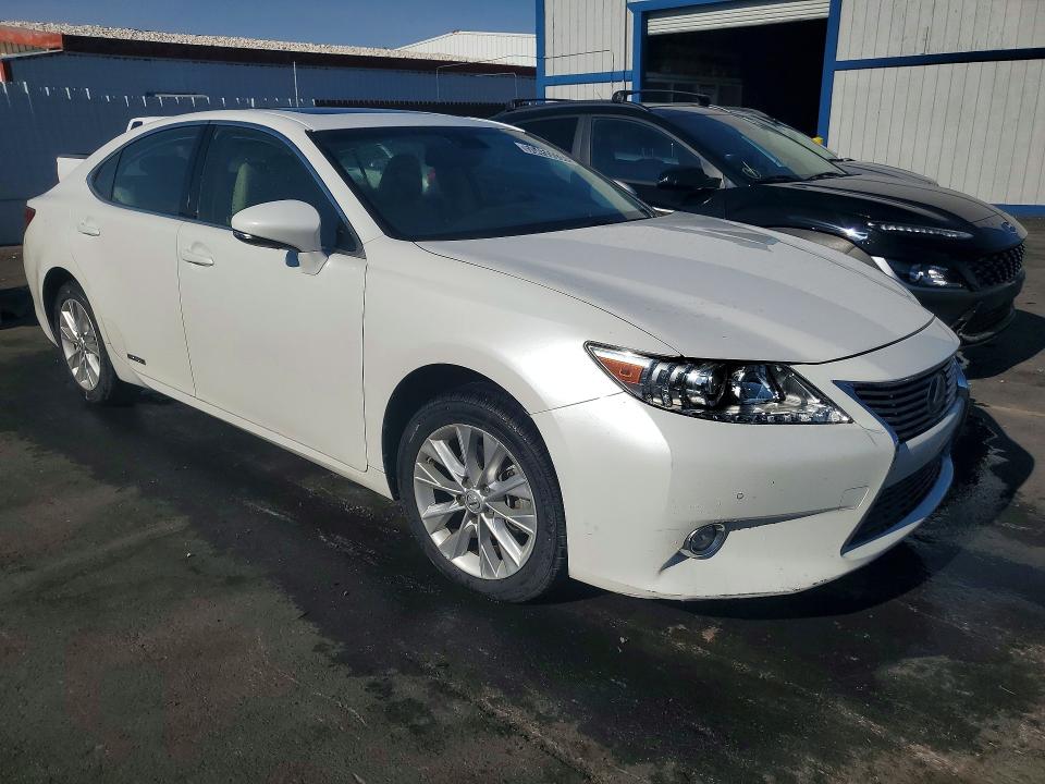 2014 Lexus ES VIN JTHBW1GG4E2066030 COPART salvage auction — MINOR DENT/SCRATCHES, NV - CERTIFICATE OF TITLE, sold $7,600 on 2026-07-14 (photo 4)
