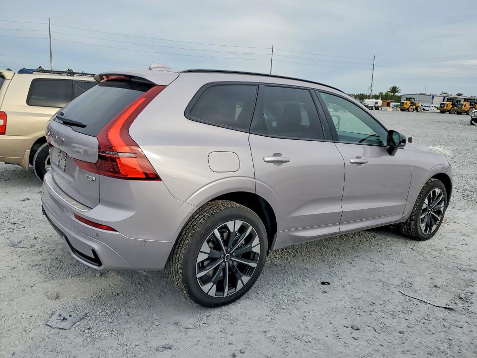 2026 Volvo Xc60 VIN YV4H60RC2T1440733 COPART salvage auction — SIDE, Fl - Cert Of Title Slvg Rebuildable, sold $20,000 on 2026-07-24 (photo 3)