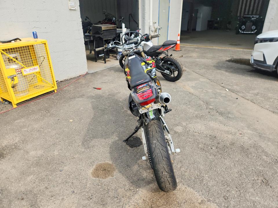 2018 Suzuki Dr-z VIN JS1SK44A8J2100764 COPART salvage auction — ROLLOVER, Nj - Cert Of Title-Salvage, sold $850 on 2026-07-24 (photo 4)
