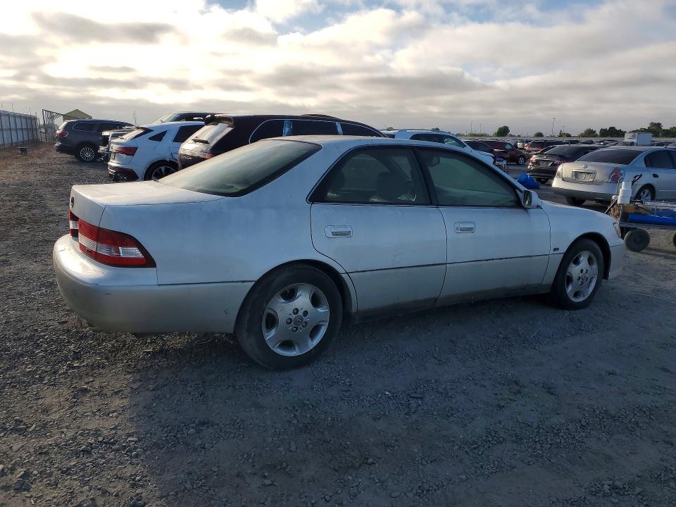 2001 Lexus Es 300 VIN JT8BF28G710321859 COPART salvage auction — NORMAL WEAR, Ca - Dis/Dlr/Exp Only Clean Title, sold $350 on 2026-07-07 (photo 3)