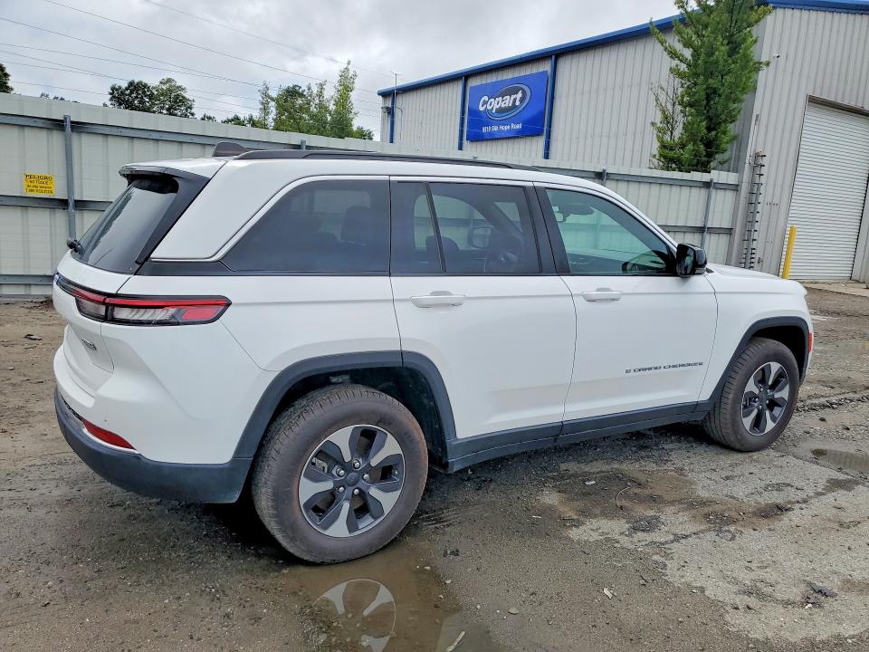 2024 Jeep Cherokee VIN 1C4RJYB63RC158459 COPART salvage auction — MINOR DENT/SCRATCHES, Ny - Certificate Of Title (P), sold $22,600 on 2026-07-21 (photo 3)