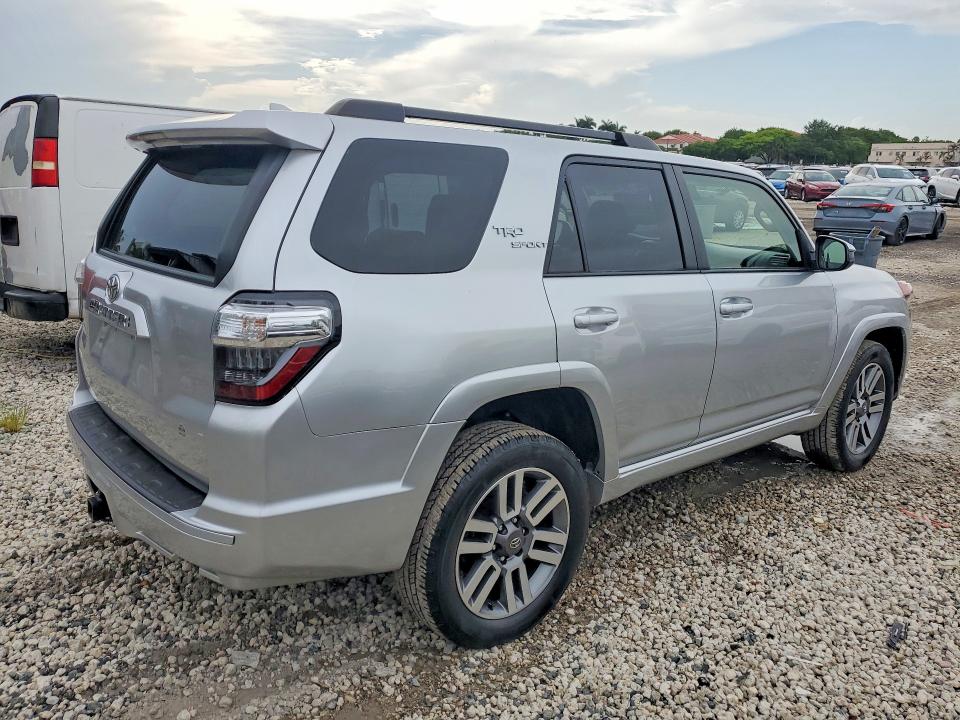 2022 Toyota 4runner VIN JTESU5JR9N6009643 COPART salvage auction — MINOR DENT/SCRATCHES, Fl - Certificate Of Title (P), sold $14,700 on 2026-07-02 (photo 3)