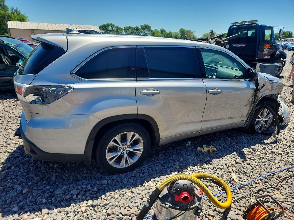 2016 Toyota Highlander VIN 5TDBKRFH8GS325376 COPART salvage auction — FRONT END, Il - Salvage Certificate, sold $5,200 on 2026-07-20 (photo 3)