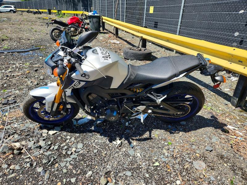 2015 Yamaha Fz09 VIN JYARN33E5FA008451 COPART salvage auction — FRONT END, Fl - Certificate Of Title, sold $2,600 on 2026-07-02 (photo 3)