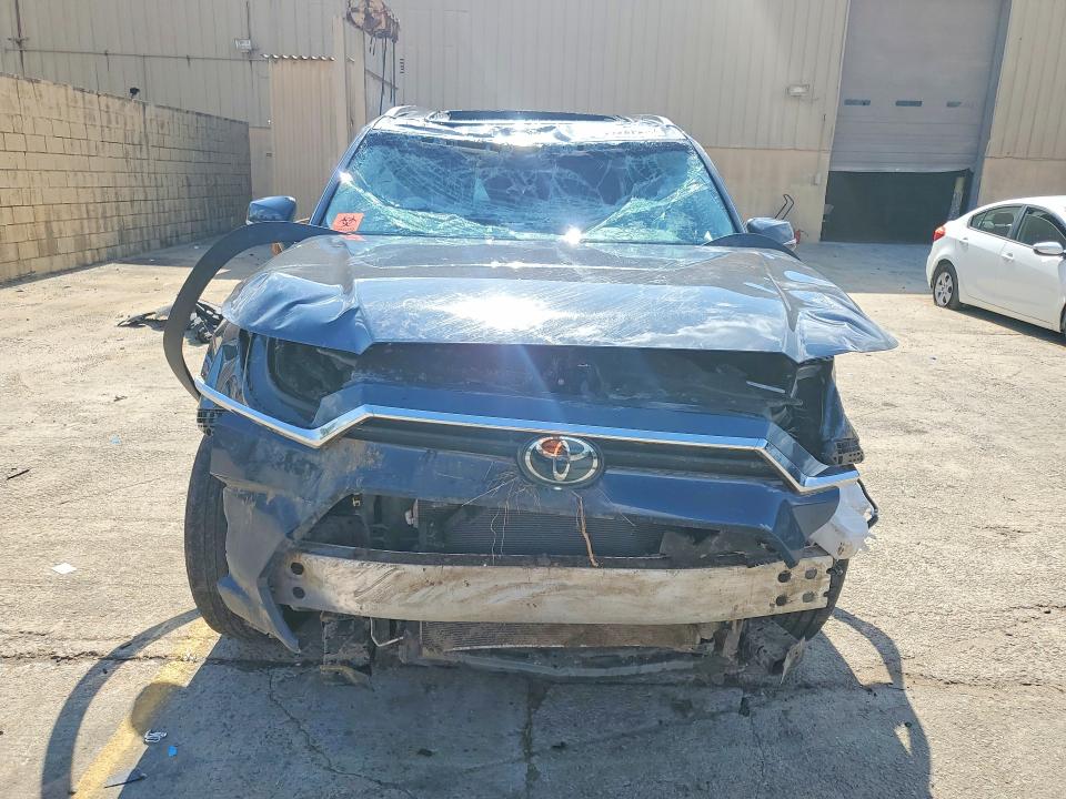 2025 Toyota Highlander VIN 5TDAAAA57SS026080 COPART salvage auction — ROLLOVER, Sc - Non-Reb & Rem Salvage Title, sold $10,600 on 2026-07-15 (photo 5)