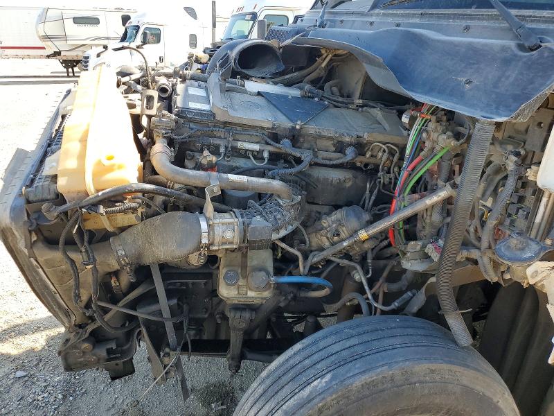 2016 Freightliner Cascadia 125 VIN 1FUJGLD52GLHN2519 COPART salvage auction — ROLLOVER, CA - SALVAGE CERTIFICATE, sold $1,600 on 2026-09-03 (photo 7)