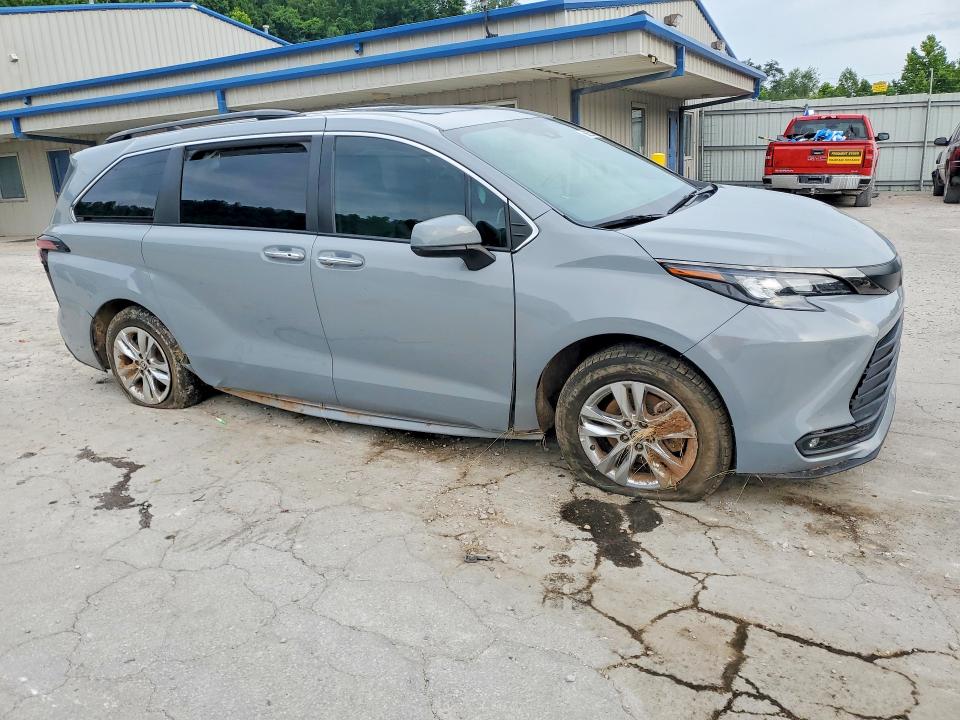 2022 Toyota Sienna VIN 5TDASKFC8NS051259 COPART salvage auction — ROLLOVER, NC - SALVAGE CERTIFICATE OF TITLE, sold $250 on 2026-07-30 (photo 4)