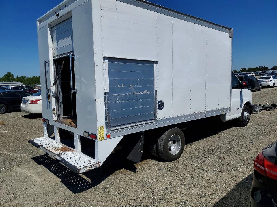 2015 Chevrolet Express 4500 VIN 1GB6G5CG9F1127042 COPART salvage auction — REAR END, Sc - Dis/Dlr/Exp Only Clean Title (P), sold $2,800 on 2026-07-07 (photo 3)