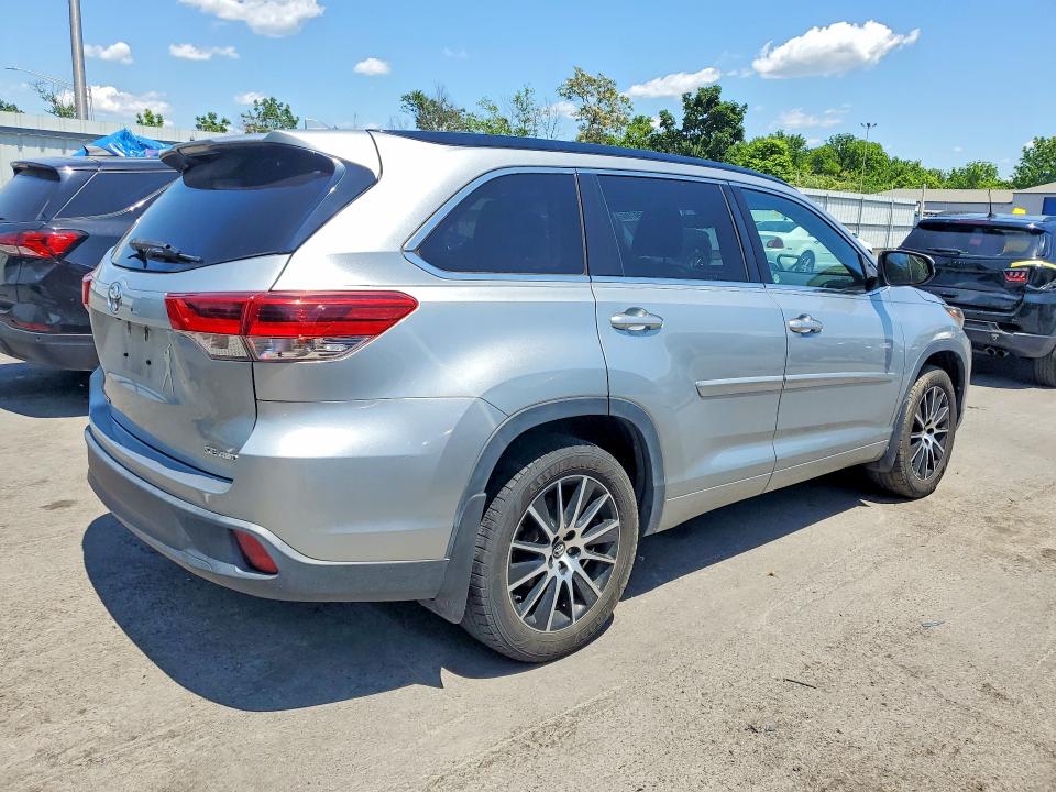 2017 Toyota VIN 5TDJZRFH9HS461038 COPART salvage auction — FRONT END, Nj - Cert Of Title-Salvage, sold $225 on 2026-07-30 (photo 3)
