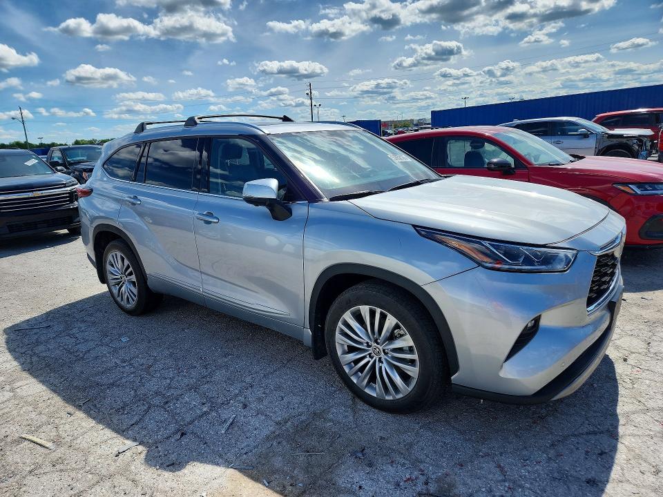 2023 Toyota Highlander VIN 5TDKDRBH8PS046705 COPART salvage auction — FRONT END, IL - SALVAGE CERTIFICATE, sold $25,000 on 2026-07-31 (photo 4)