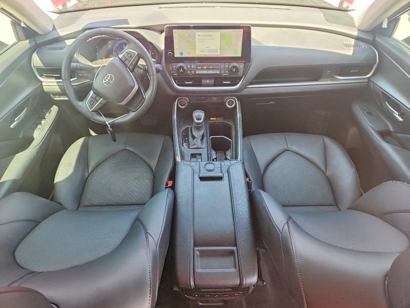 2025 Toyota Highlander VIN 5TDACAB53SS052779 COPART salvage auction — SIDE, TX - SALVAGE VEHICLE TITLE, sold $24,300 on 2026-07-21 (photo 8)