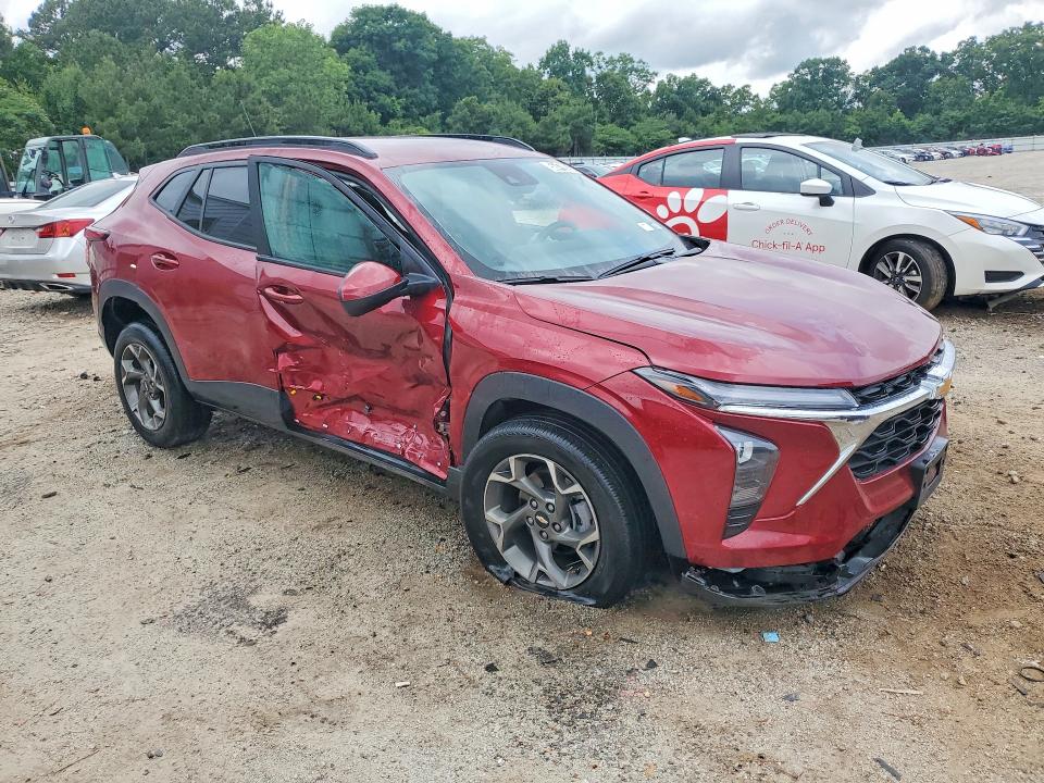 2025 Chevrolet Trax VIN KL77LHEP3SC230043 COPART salvage auction — SIDE, VA - CERT OF TITLE - SALVAGE, sold $1,500 on 2026-07-21 (photo 4)