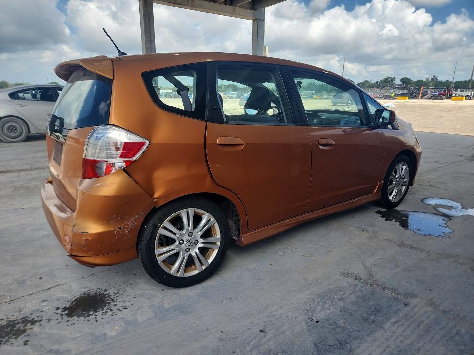 2011 Honda Fit VIN JHMGE8H55BC012630 COPART salvage auction — REAR END, Fl - Cert Of Title Slvg Rebuildable, sold $300 on 2026-07-21 (photo 3)