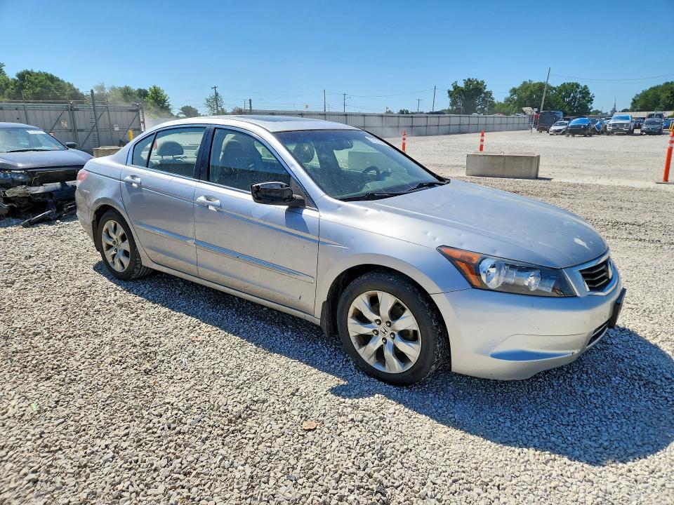 2008 Honda Accord VIN JHMCP268X8C009881 COPART salvage auction — HAIL, Mo - Certificate Of Title, sold $425 on 2026-07-13 (photo 4)