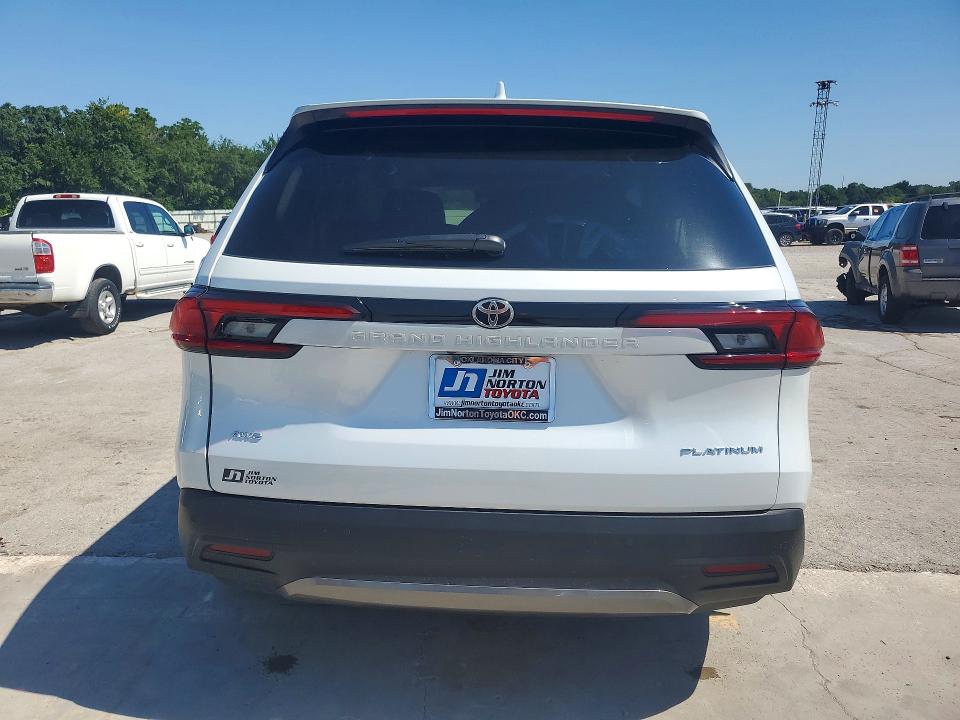 2026 Toyota VIN 5TDAAAB56TS117373 COPART salvage auction — SIDE, Ok - Certificate Of Title, sold $33,500 on 2026-07-14 (photo 6)