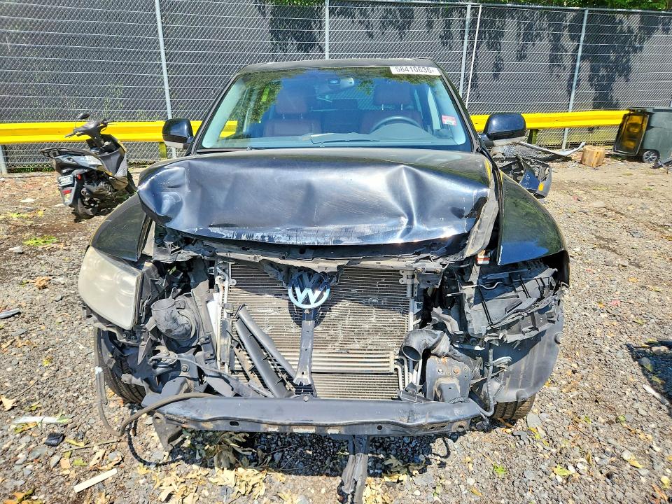 2006 Volkswagen Touareg VIN WVGMM77L06D019708 COPART salvage auction — FRONT END, Md - Cert Of Salvage > 75% Damage, sold $400 on 2026-07-07 (photo 5)