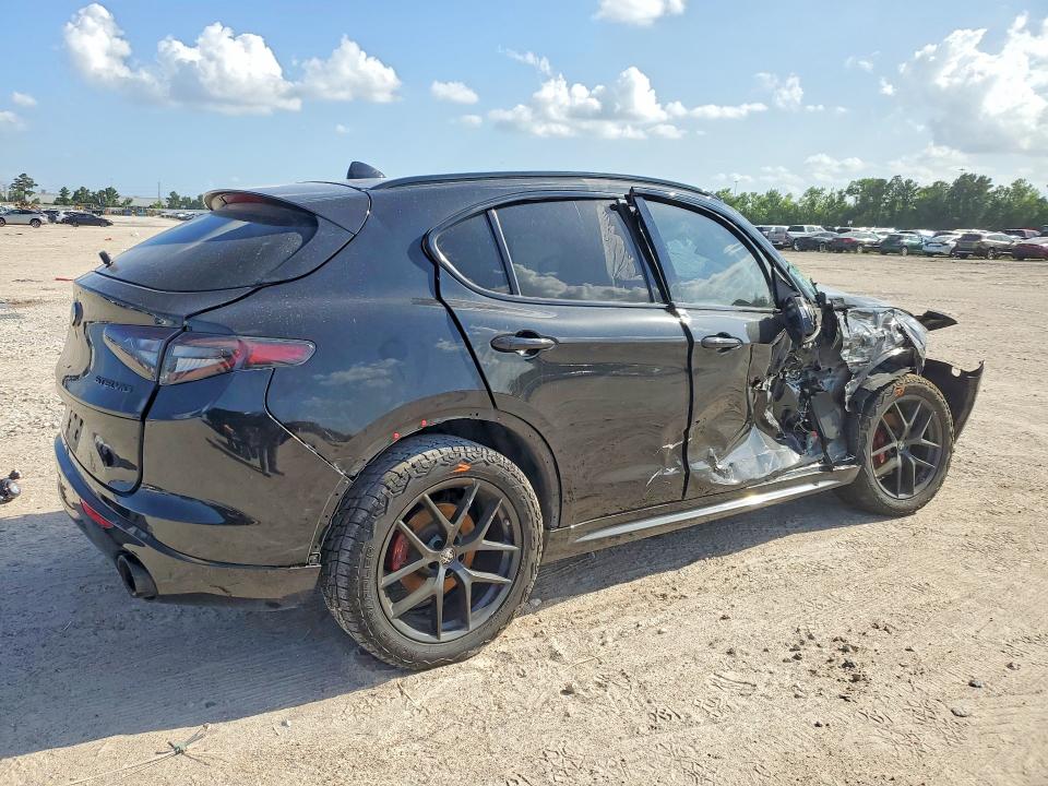 2021 Alfa romeo Stelvio VIN ZASPAKBN4M7D03142 COPART salvage auction — FRONT END, TX - SALVAGE VEHICLE TITLE, sold $1,600 on 2026-08-25 (photo 3)