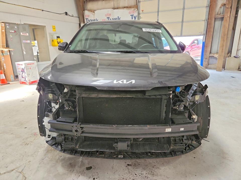 2026 Kia Carnival VIN KNDNB5K3XT6611370 COPART salvage auction — SIDE, Co - Certificate Of Title, sold $16,400 on 2026-07-08 (photo 5)