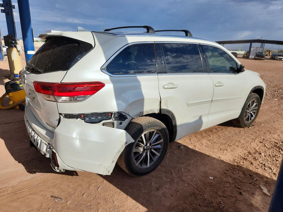 2018 Toyota Highlander VIN 5TDJZRFH4JS498178 COPART salvage auction — SIDE, Az - Cert Of Title - Salvage, sold $10,300 on 2026-07-14 (photo 3)
