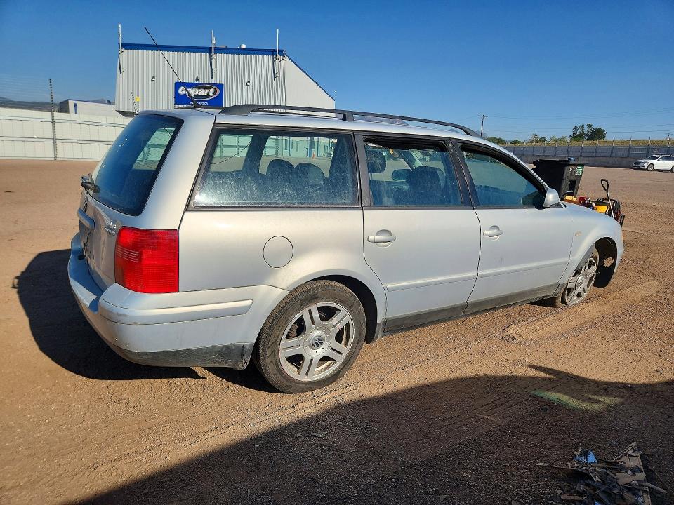 2000 Volkswagen Passat VIN WVWWH23B1YE390875 COPART salvage auction — UNDERCARRIAGE, CO - SALVAGE TITLE, sold $275 on 2026-08-17 (photo 3)