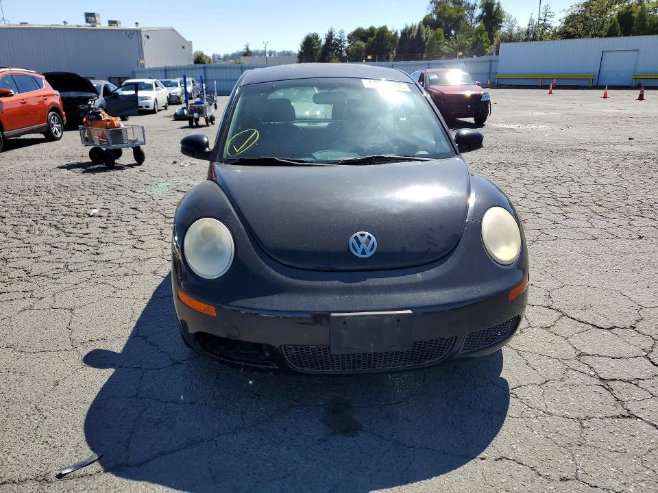2010 Volkswagen Beetle VIN 3VWPG3AG2AM015912 COPART salvage auction — MINOR DENT/SCRATCHES, Ca - Dis/Dlr/Exp Only Clean Title, sold $275 on 2026-07-31 (photo 5)