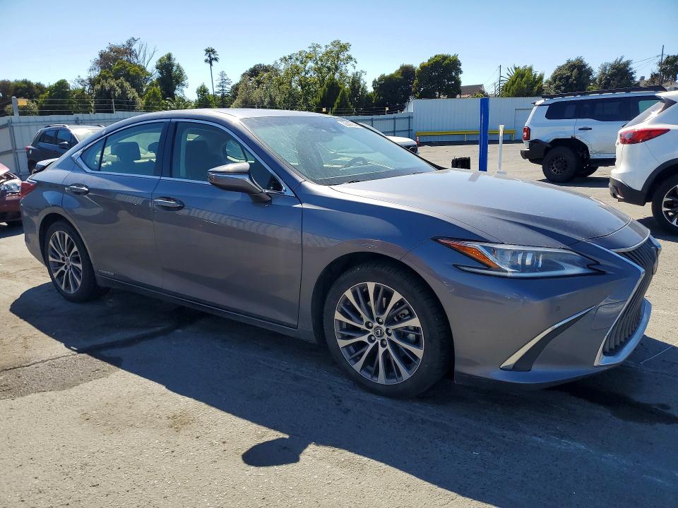 2019 Lexus ES VIN JTHB21B16K2040152 COPART salvage auction — REAR END, Ca - Salvage Certificate, sold $550 on 2026-07-31 (photo 4)