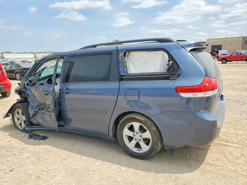 2014 Toyota Sienna VIN 5TDKK3DC7ES500105 COPART salvage auction — FRONT END, KS - CERT OF TITLE-SALVAGE, sold $475 on 2026-07-28 (photo 2)