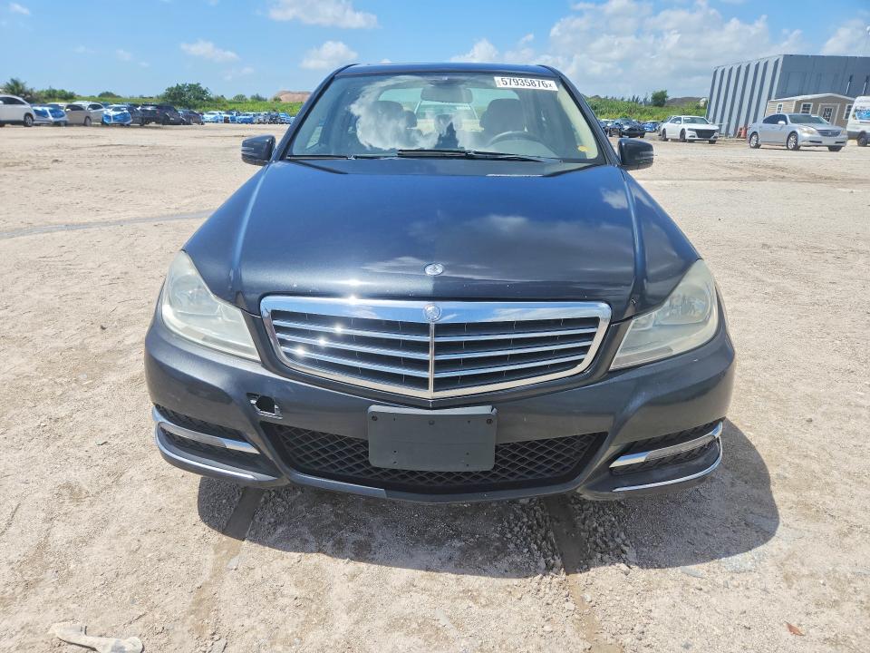 2013 Mercedes-benz VIN WDDGF8AB2DR263285 COPART salvage auction — MINOR DENT/SCRATCHES, Fl - Certificate Of Title, sold $1,450 on 2026-07-14 (photo 5)