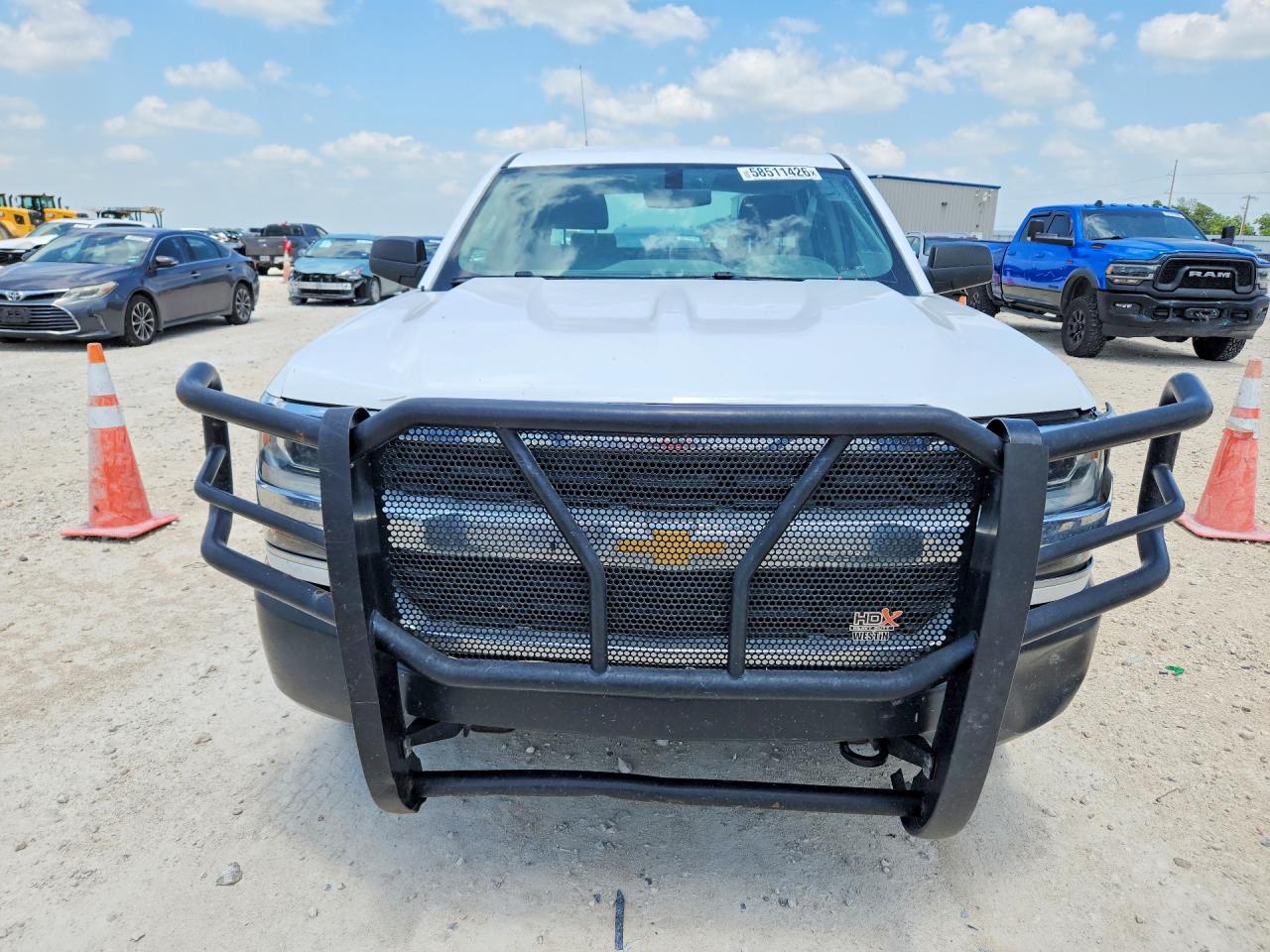 2018 Chevrolet Silverado VIN 3GCUKNEC3JG152864 COPART salvage auction — Side, Tx - Us Government Cert To Obtain T (P), sold $5,800 on 2026-07-09 (photo 5)
