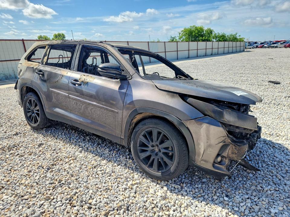 2019 Toyota Highlander VIN 5TDKZRFH1KS316006 COPART salvage auction — BURN, Tx - Nonrepairable Title, sold $875 on 2026-07-24 (photo 4)
