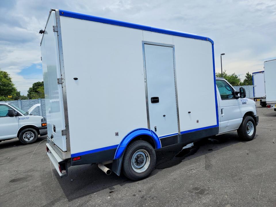 2023 Ford E-350 VIN 1FDWE3FKXPDD14758 COPART salvage auction — MINOR DENT/SCRATCHES, Fl - Certificate Of Title, sold $11,500 on 2026-07-29 (photo 3)