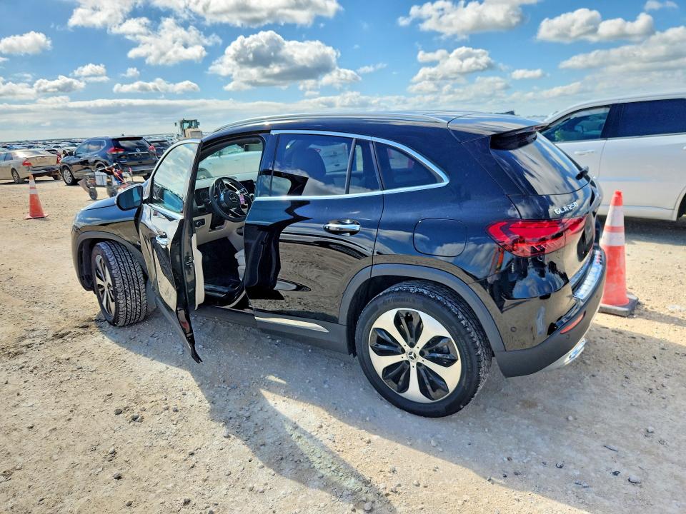 2025 Mercedes-benz VIN W1N4N4HB5SJ695128 COPART salvage auction — SIDE, Tx - Salvage Vehicle Title, sold $4,200 on 2026-07-30 (photo 2)