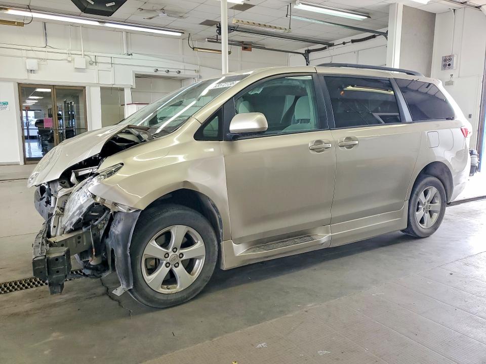 2015 Toyota Sienna VIN 5TDKK3DC8FS627771 COPART salvage auction — FRONT END, Wa - Bill Of Sale, sold $6,600 on 2026-07-31 (photo 1)