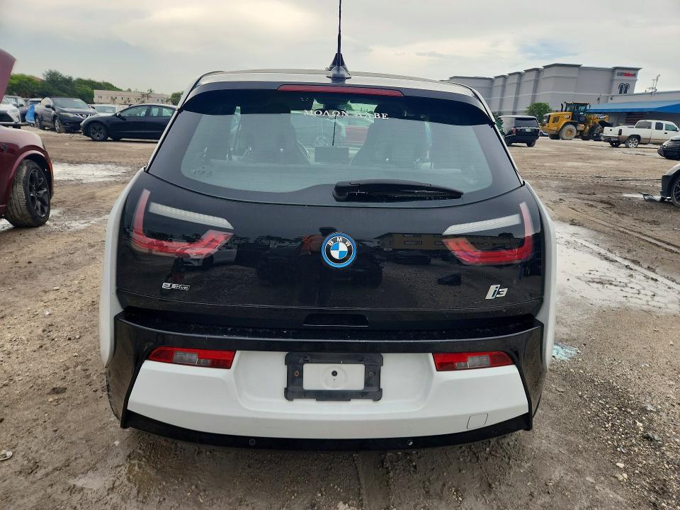 2016 BMW VIN WBY1Z4C52GV505879 COPART salvage auction — MINOR DENT/SCRATCHES, Fl - Cert Of Title Slvg Rebuildable, sold $300 on 2026-07-21 (photo 6)