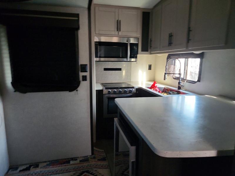 2021 Keystone Cruiser ai VIN 4YDF29R27M6320820 COPART salvage auction — ROOF, TX - SALVAGE VEHICLE TITLE, sold $9,400 on 2026-07-30 (photo 8)