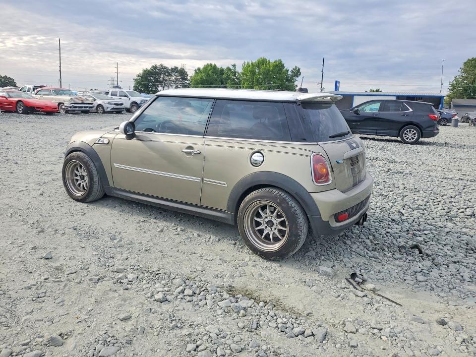 2010 Mini Cooper VIN WMWMF7C52ATZ69599 COPART salvage auction — UNDERCARRIAGE, Nc - Dealer Only Clean Title, sold $525 on 2026-07-08 (photo 2)