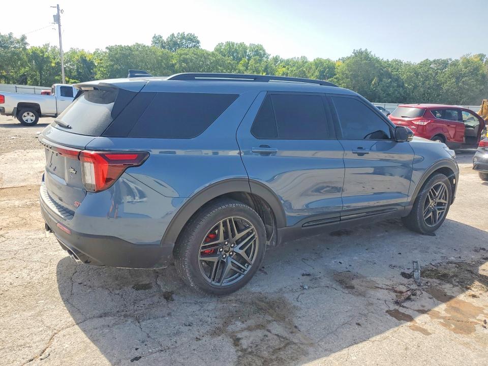 2025 Ford Explorer VIN 1FMWK8GC1SGC22572 COPART salvage auction — MINOR DENT/SCRATCHES, Ok - Cert Of Title-Salvage, sold $14,700 on 2026-07-30 (photo 3)