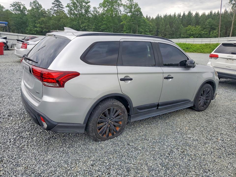 2020 Mitsubishi VIN JA4AD3A35LZ006857 COPART salvage auction — NORMAL WEAR, Sc - Dealer Only Clean Title (P), sold $4,400 on 2026-07-09 (photo 3)