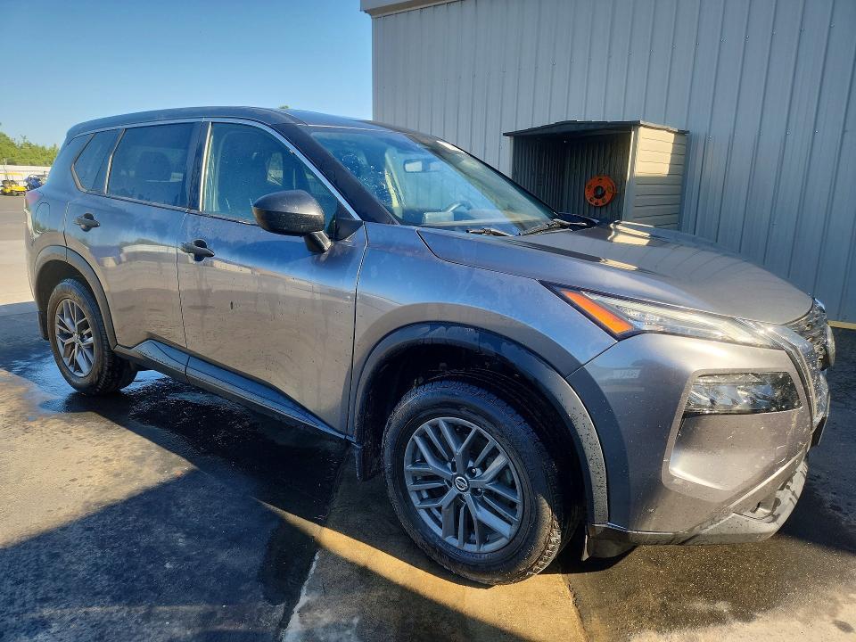2021 Nissan Rogue sport VIN JN8AT3AA7MW014621 COPART salvage auction — MINOR DENT/SCRATCHES, Ca - Certificate Of Title, sold $11,700 on 2026-07-07 (photo 4)