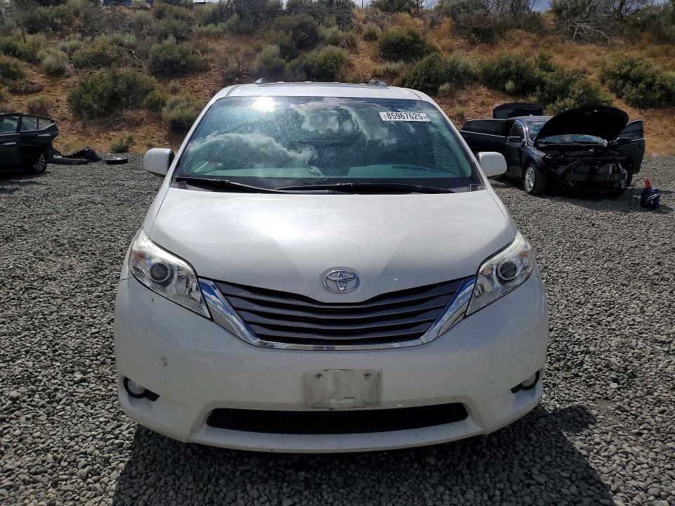 2017 Toyota Sienna VIN 5TDDZ3DC2HS183102 COPART salvage auction — MINOR DENT/SCRATCHES, Ca - Certificate Of Title, sold $9,000 on 2026-07-02 (photo 5)