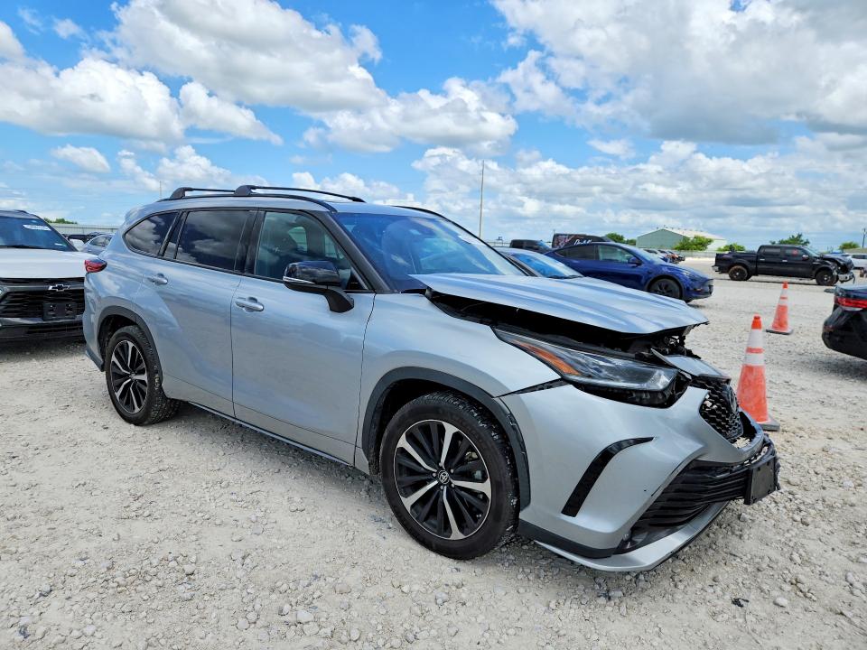 2021 Toyota Highlander VIN 5TDLZRAH5MS031954 COPART salvage auction — FRONT END, Tx - Salvage Vehicle Title, sold $70 on 2026-07-30 (photo 4)