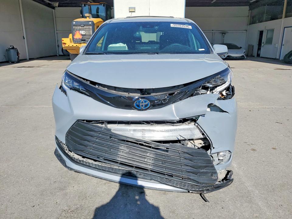 2025 Toyota Sienna VIN 5TDCSKFC7SS183983 COPART salvage auction — FRONT END, Tx - Salvage Vehicle Title, sold $22,100 on 2026-07-10 (photo 5)