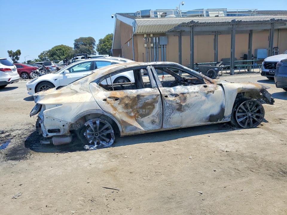 2022 Lexus Is 350 VIN JTHGZ1B26N5054940 COPART salvage auction — BURN, CA - SALVAGE CERTIFICATE, sold $10 on 2026-07-14 (photo 3)