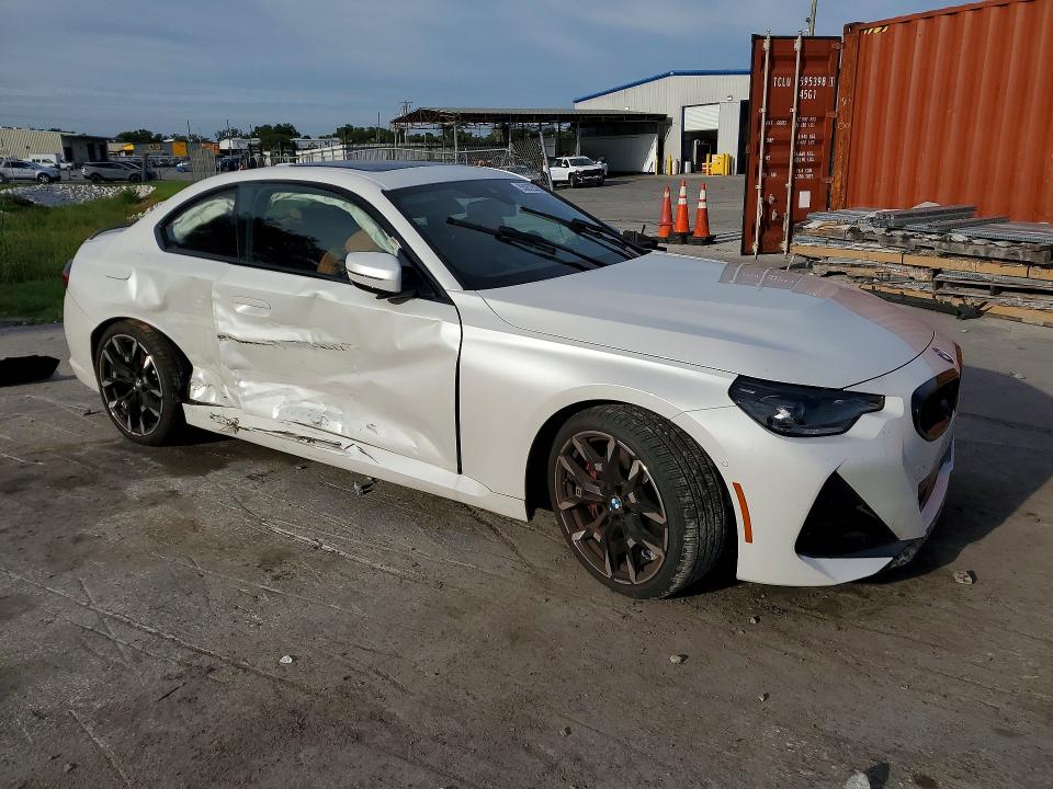 2025 BMW 2er VIN 3MW23CM03S8F64484 COPART salvage auction — SIDE, Fl - Cert Of Title Slvg Rebuildable, sold $11,000 on 2026-08-27 (photo 4)