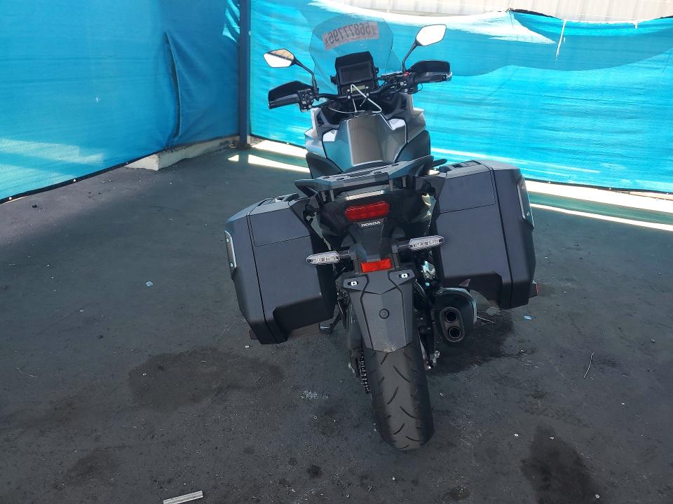 2026 Honda VIN JH2SC9041TK100129 COPART salvage auction — MINOR DENT/SCRATCHES, Ca - Salvage Certificate, sold $3,000 on 2026-07-30 (photo 4)