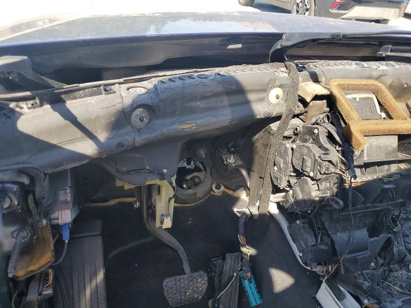 2017 BMW 3 series VIN WBA8B9G53HNU49915 COPART salvage auction — INTERIOR BURN, Ga - Cert Of Title-Salvage, sold $675 on 2026-07-13 (photo 9)