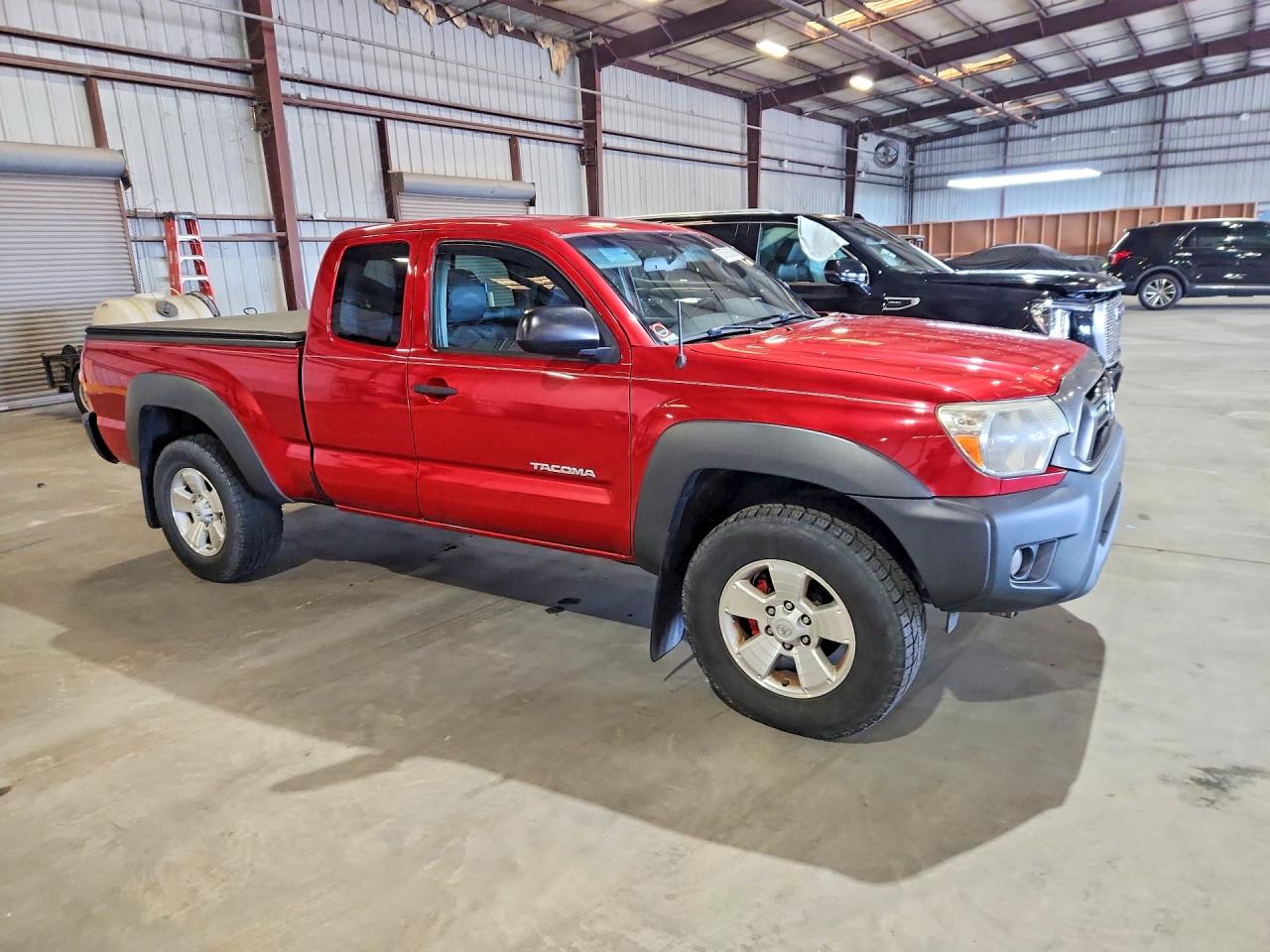 2015 Toyota Tacoma VIN 5TFUX4EN2FX036586 COPART salvage auction — Rear End, FL - CERT OF TITLE SLVG REBUILDABLE, sold $8,300 on 2026-07-01 (photo 4)