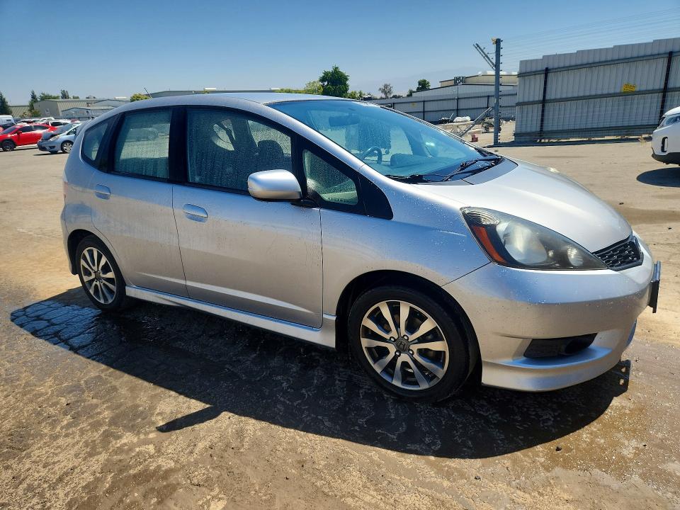 2013 Honda Fit VIN JHMGE8H56DC013109 COPART salvage auction — MINOR DENT/SCRATCHES, CA - CERTIFICATE OF TITLE, sold $225 on 2026-07-28 (photo 4)
